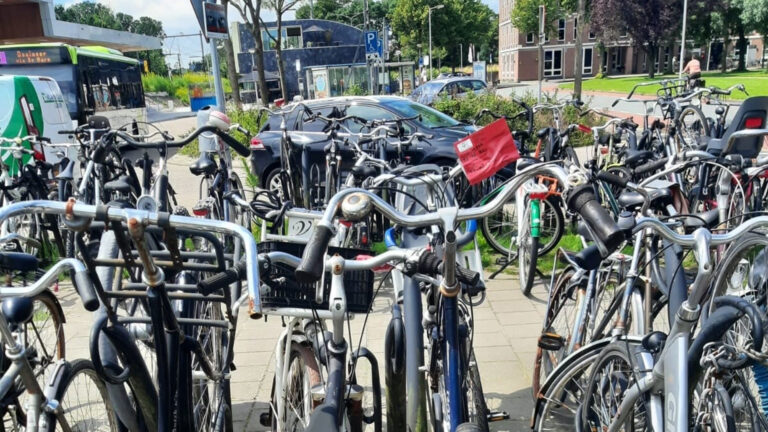Nog steeds geen oplossing voor fietsenchaos op het stationsplein van Alkmaar