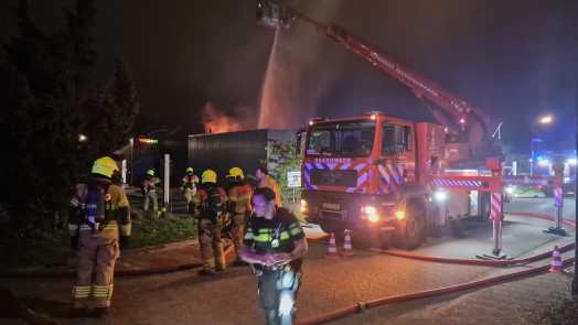 Zeer grote brand in Hectorlaan Heerhugowaard; brandweer massaal ter plaatse