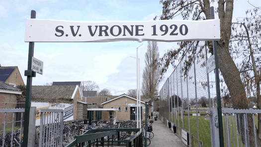Koninklijke Erepenning voor honderdjarige club S.V. Vrone in Sint-Pancras