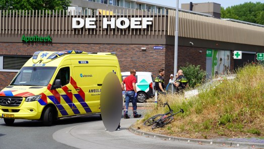 Wielrenner gewond bij aanrijding op rotonde in Alkmaar