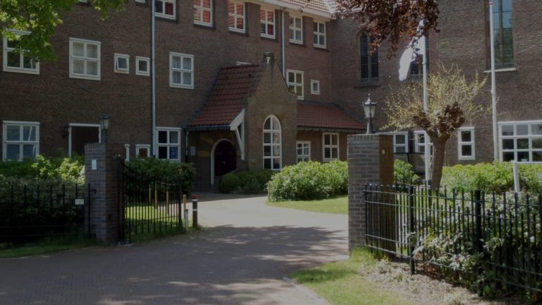 ‘Vermiste Amsterdammer bruut vermoord in klooster Heiloo’