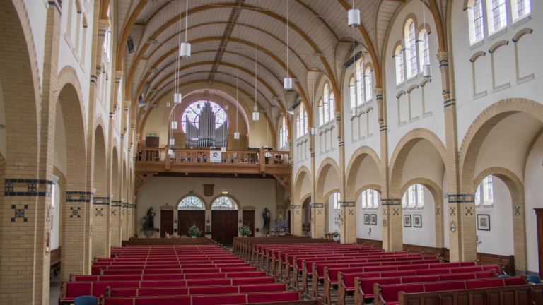 Dreigende kerksluiting leidt tot verontwaardiging, honderden gelovigen onderweg naar Haarlem