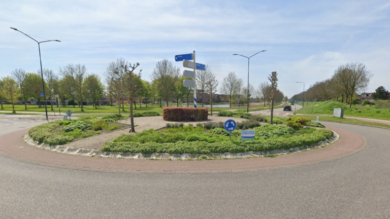 Reclamebordjes op rotondes in Dijk en Waard blijven: ‘Niet acceptabel’