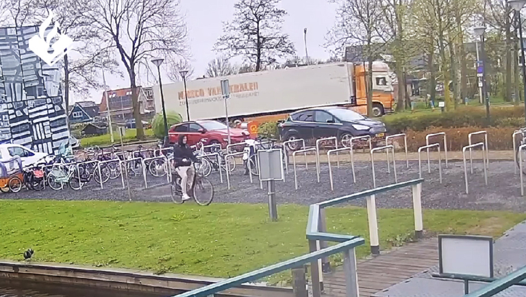 Politie toont beelden van fietsdiefstal bij BroekerVeiling: “Explosieve stijging aantal fietsdiefstallen”