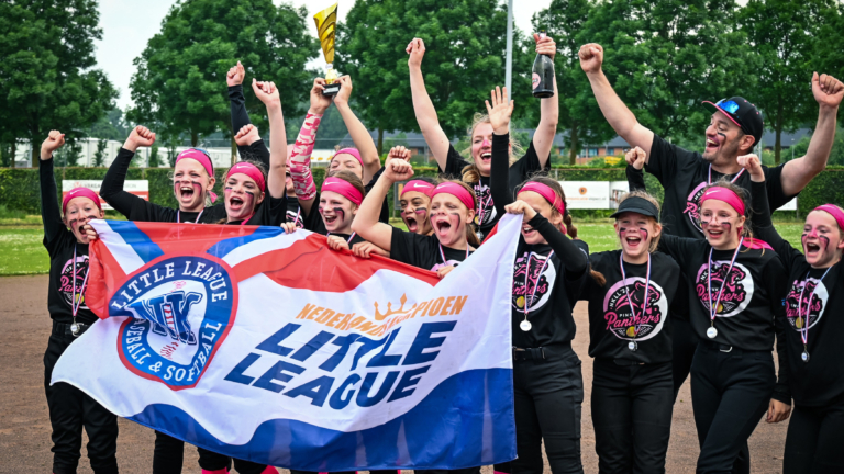 Softbalteam Pink Panthers wint NK Little League en mag naar EK in Polen
