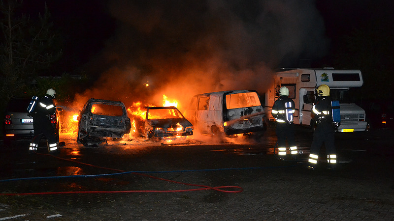Drie auto's uitgebrand op camping De Horn in Dirkshorn