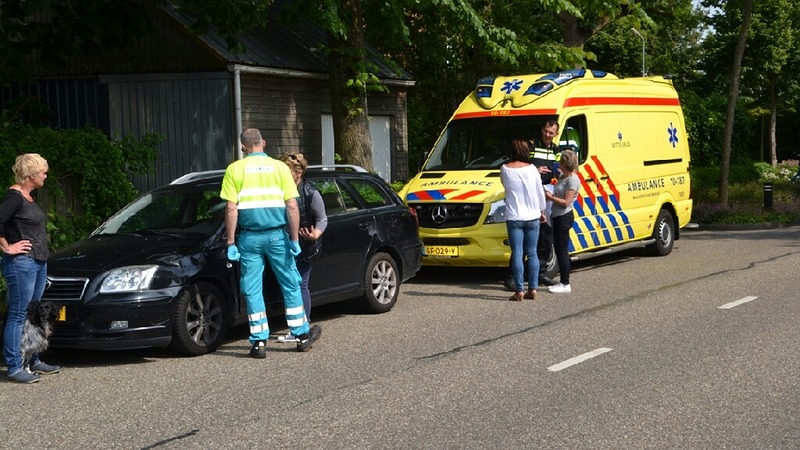 Wielrenner gewond bij aanrijding op Voorburggracht in Oudkarspel