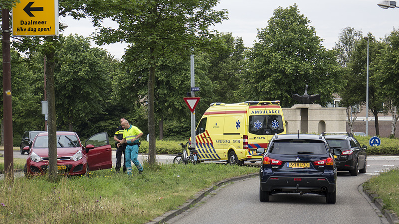 Ongeval op rotonde Laan van Tata in Alkmaar