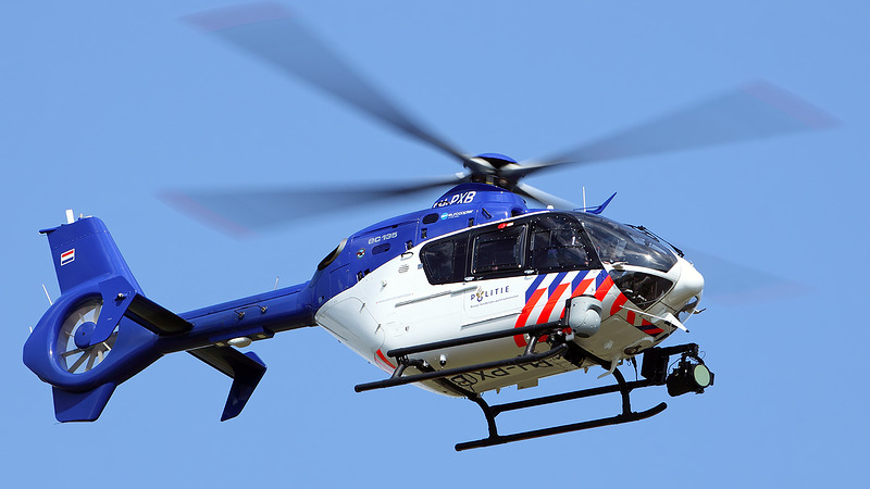 Helikopter en speurhond in actie bij zoektocht naar verdachte van huiselijk geweld